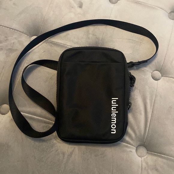 lululemon athletica Handbags - Lululemon Easy Access Crossbody Bag